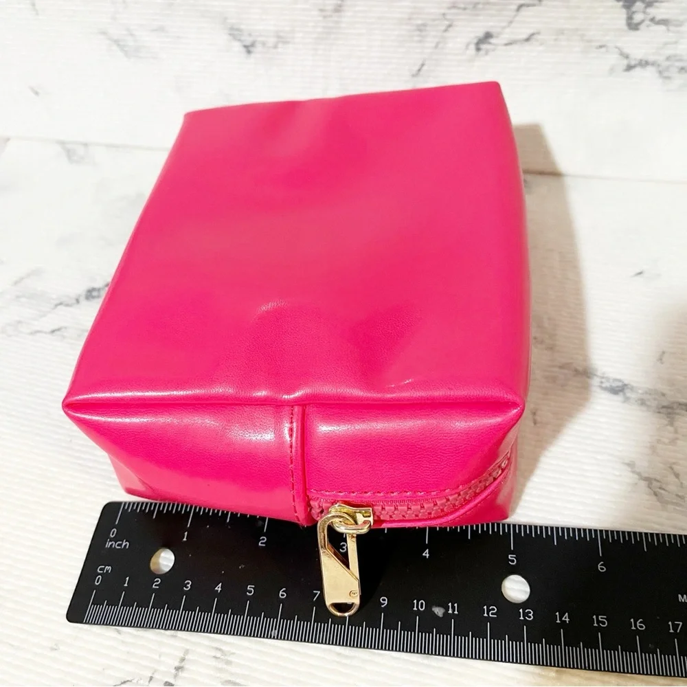 YSL Beauty Pink Heart Necklace & Pouch (Pendant is the Zipper Pull) - Picture 17 of 17